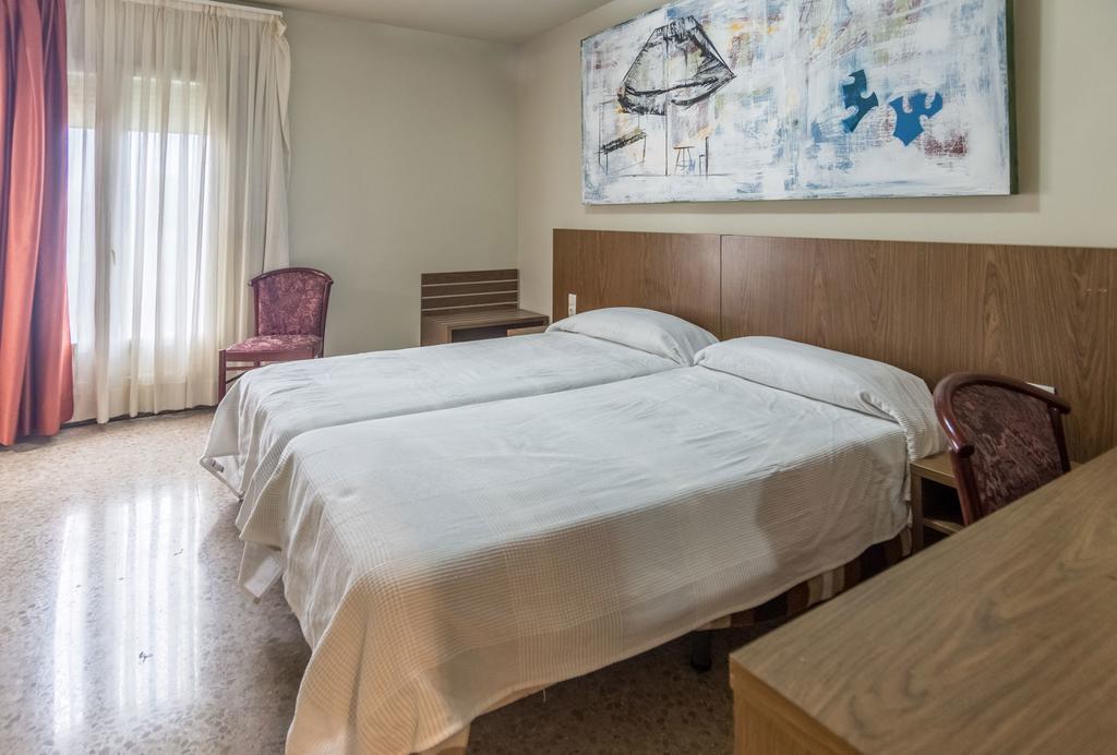 Hostal Sant Miquel บาลาเกย์ ภายนอก รูปภาพ