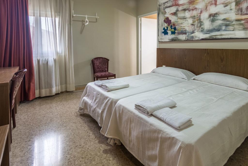 Hostal Sant Miquel บาลาเกย์ ภายนอก รูปภาพ