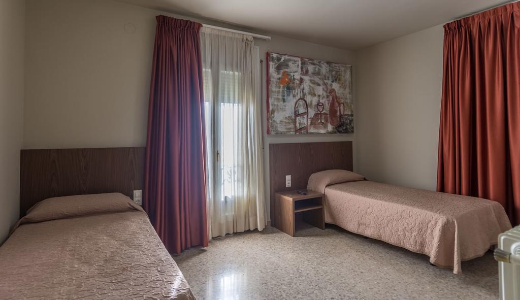 Hostal Sant Miquel บาลาเกย์ ภายนอก รูปภาพ